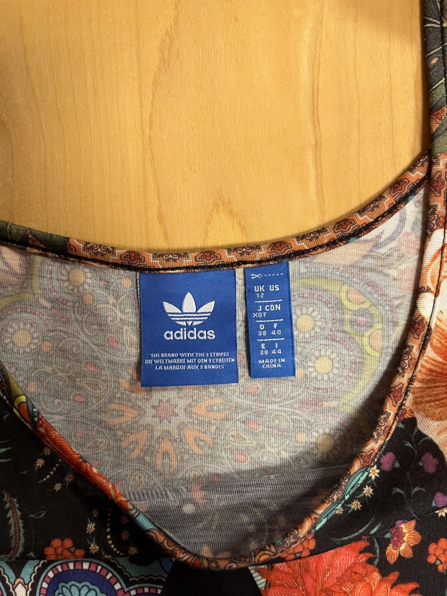 Adidas Top: Adidas Top Gr. 38 bunt gemustert – Nuovo (secondo la descrizione) da Betschwanden venduto da _janinee_ 1