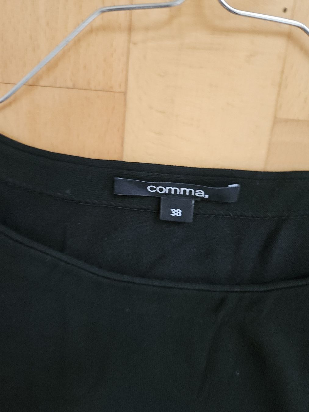 Comma Pulls & Sweat-shirts: Comma Feinstrick Pullover, Gr.38, Schwarz mit Trompetenärmel – D'occasion à Urdorf par Colina 1