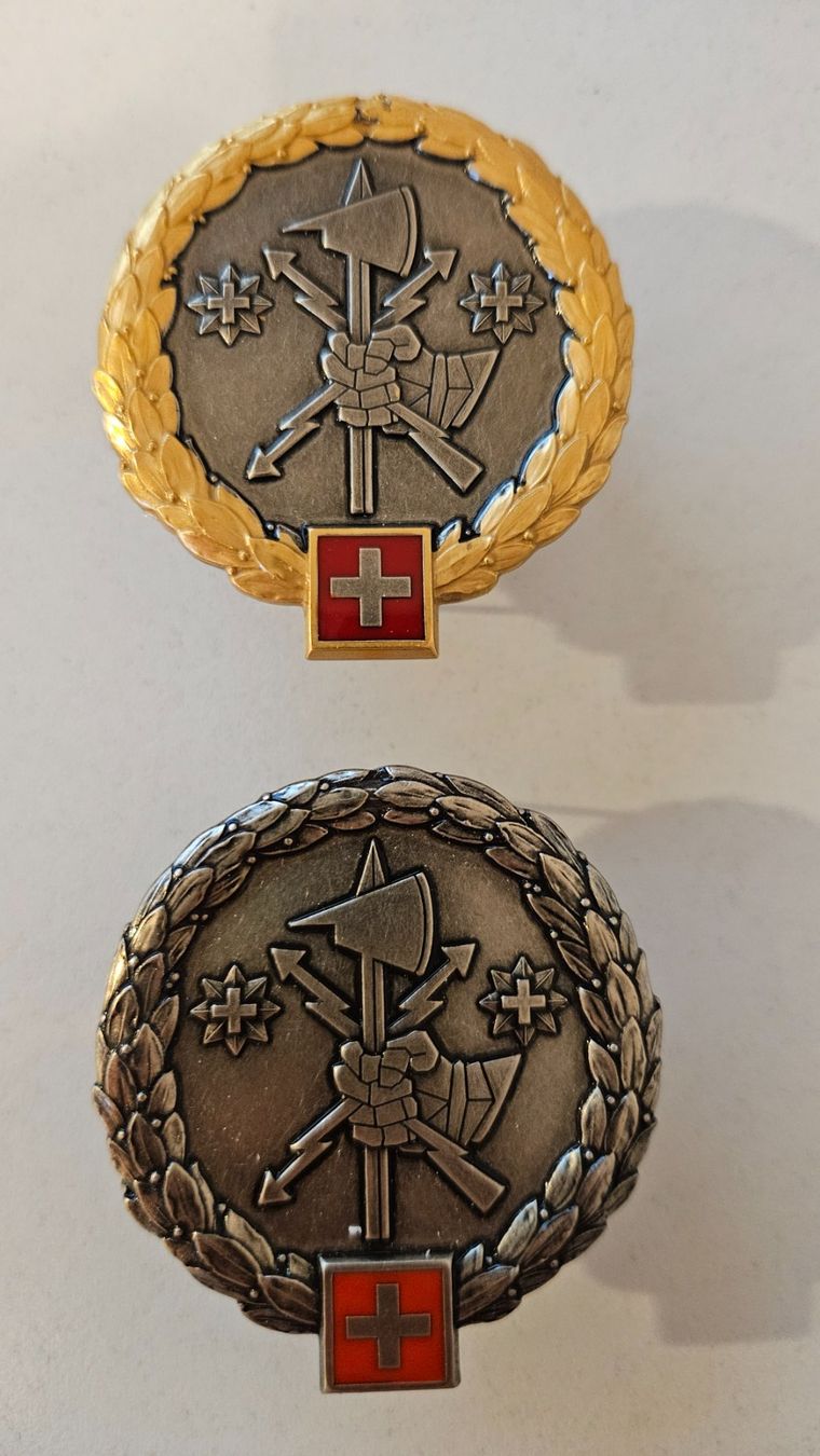 Schweizer Armee Placchette & Badge: Peret Emblem Schweizer Armee – Nuovo (secondo la descrizione) da Urdorf venduto da reg_q6nr