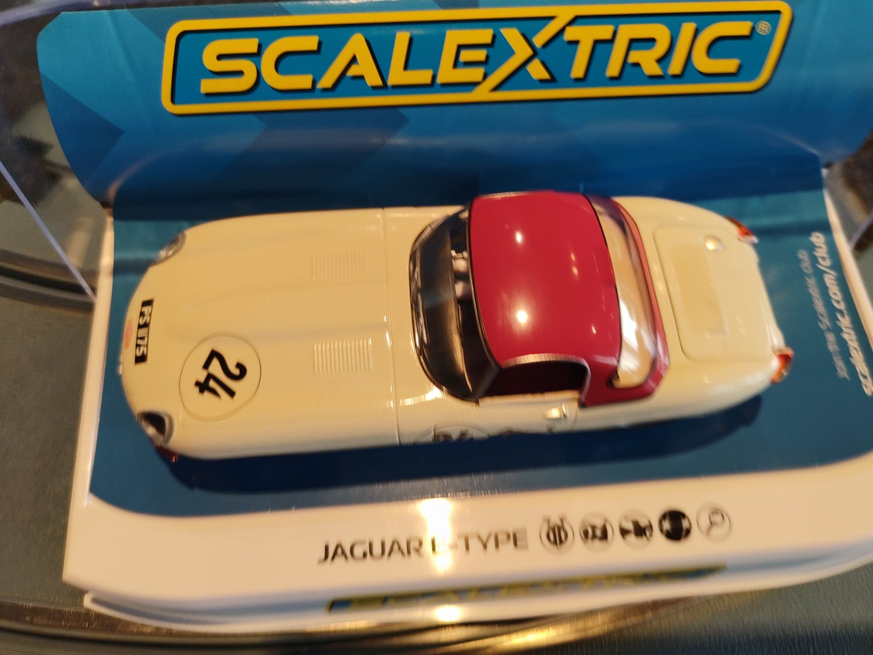 Hornby Piste: Scalextric Jaguar E-Type Goodwood C4232 - Neu – Nuovo e nell'imballaggio originale da Wangen b. Olten venduto da Meyrol 1