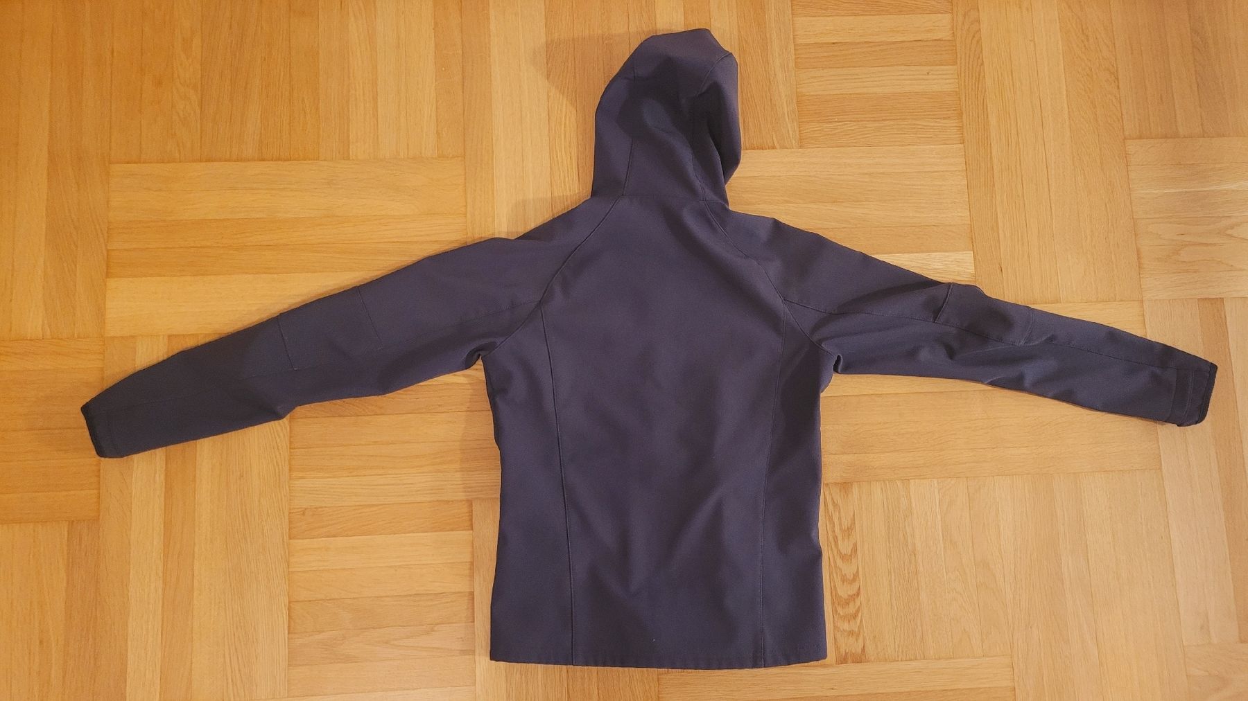 Decathlon Jacken & Mäntel: Quechua Softshelljacke dunkelgrau Grösse 151-160 cm – Gebraucht aus Erlenbach i. S. von mku_9vfc 1