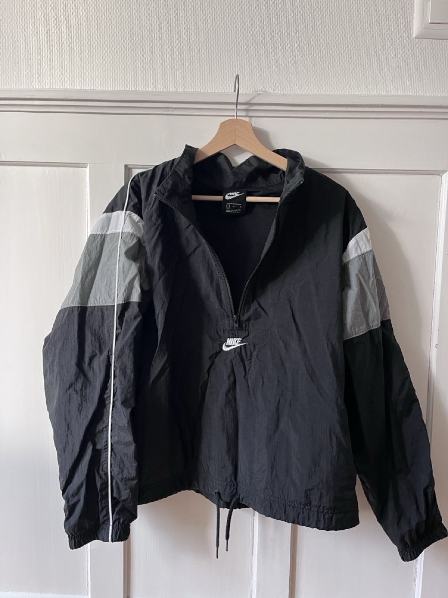 Nike Jacken: Nike Windbreaker Jacke, Schwarz/Grau, Grösse L – Gebraucht aus St. Gallen von shonater