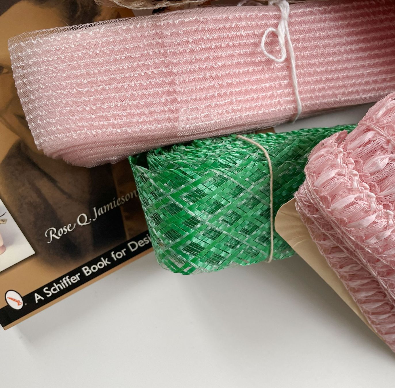 Copricapi, berretti & cappellini: Raffia-Geflecht grün Raffia-Tresse Modisten ca.25 m Strohhut – Nuovo (secondo la descrizione) da Brüttisellen venduto da Buxus 8
