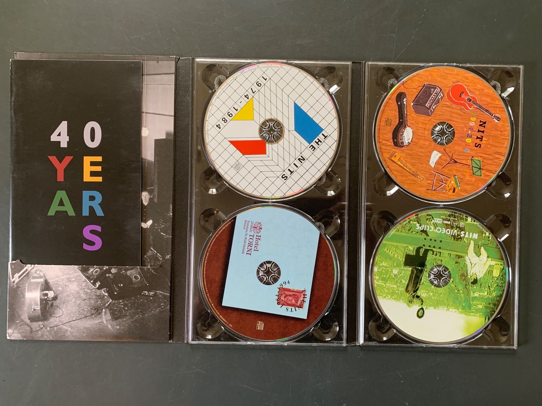 CD: Nits: ? (Box 3 CDs, 1 DVD, Booklet) – Usato da Stans venduto da Abukadnezar 1
