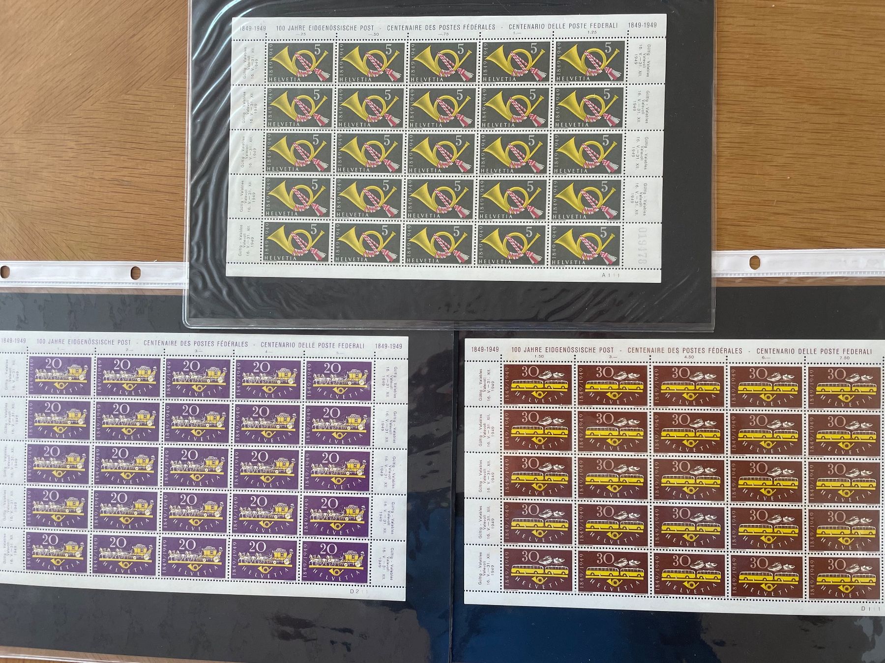 Tutti i francobolli: 3 feuilles parfaites**, 75 timbres – Usato da Sonceboz-Sombeval venduto da Comment2
