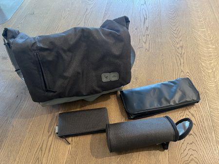neuwertige Wickeltasche von ABC design mit Zubehör!