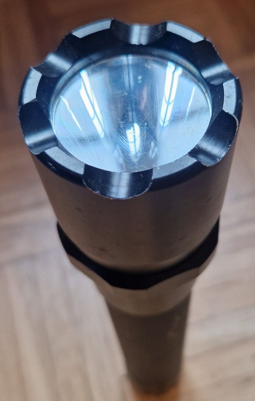 Lampade: Massive Taschenlampe, Schwarz, Robust – Usato da Melchnau venduto da Fishel 2
