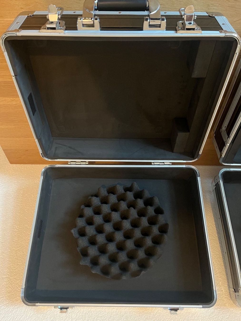 Valigie: Flightcase, box de transport, valise – Usato da Delémont venduto da Taccos 5