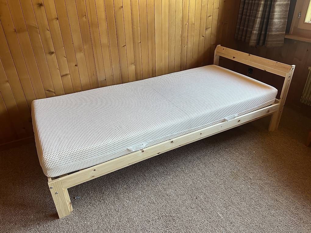 Letti: Holzbett IKEA – Usato da Saanen venduto da Hanschristian 1