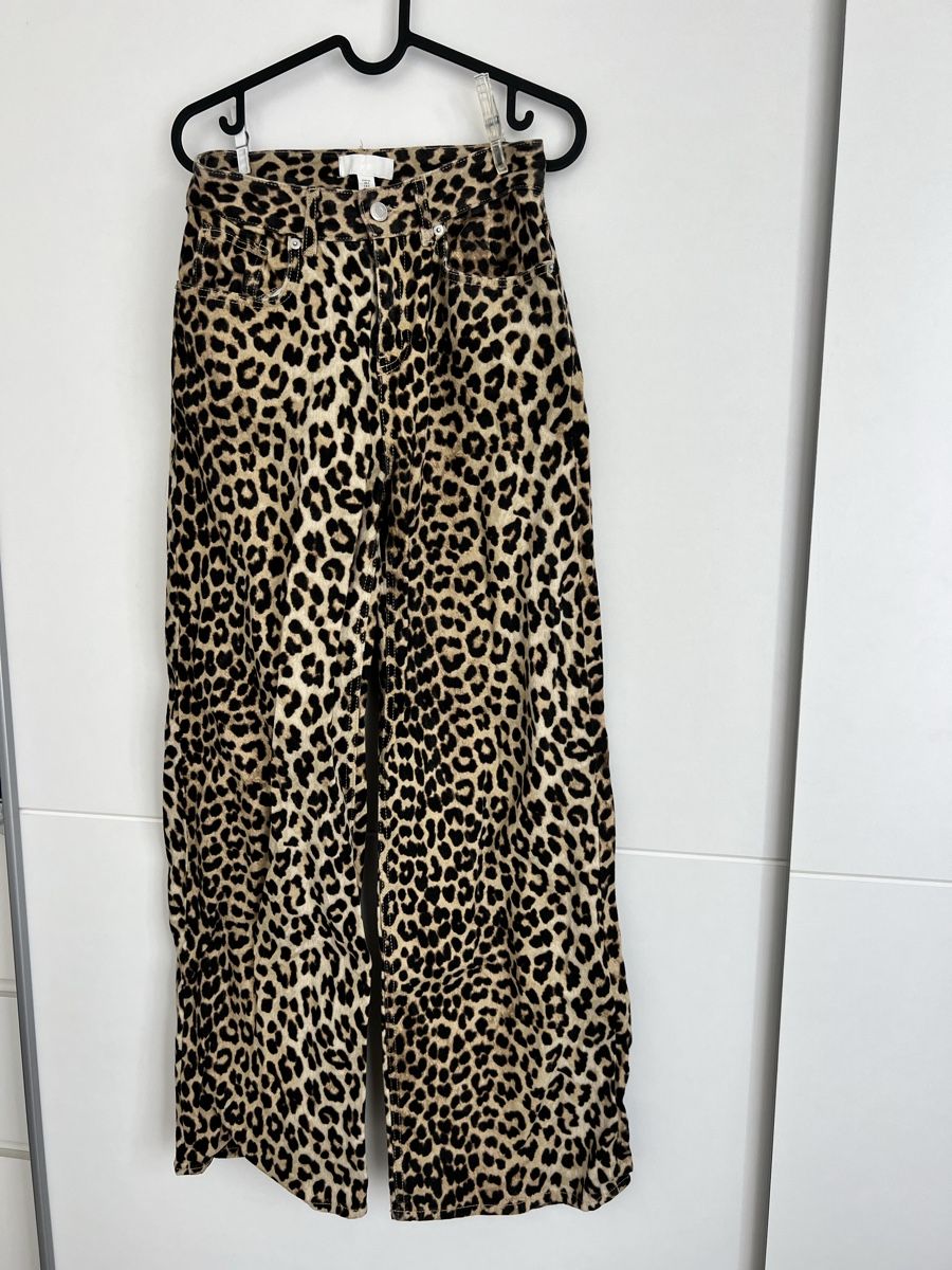 H&M Jeans: Jeans mit Leopardenmuster H&M – Usato da Gachnang venduto da todressgolden 5