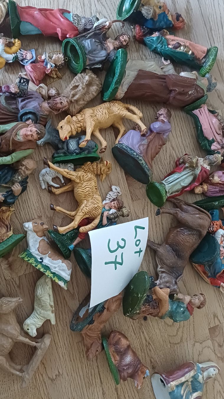 Statuette: Lot 37 Krippenfiguren  – Usato da Flawil venduto da Naphtali 9