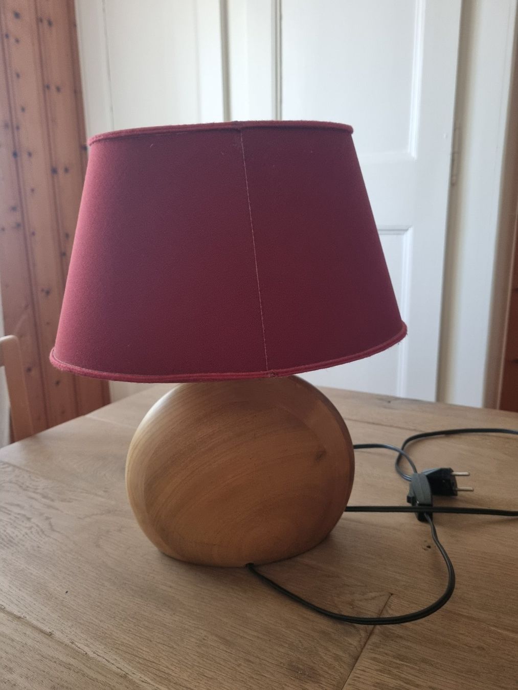 Lampade: Lampe de table, pied en bois massif – Usato da Lavey-les-Bains venduto da Etre-Ange 3
