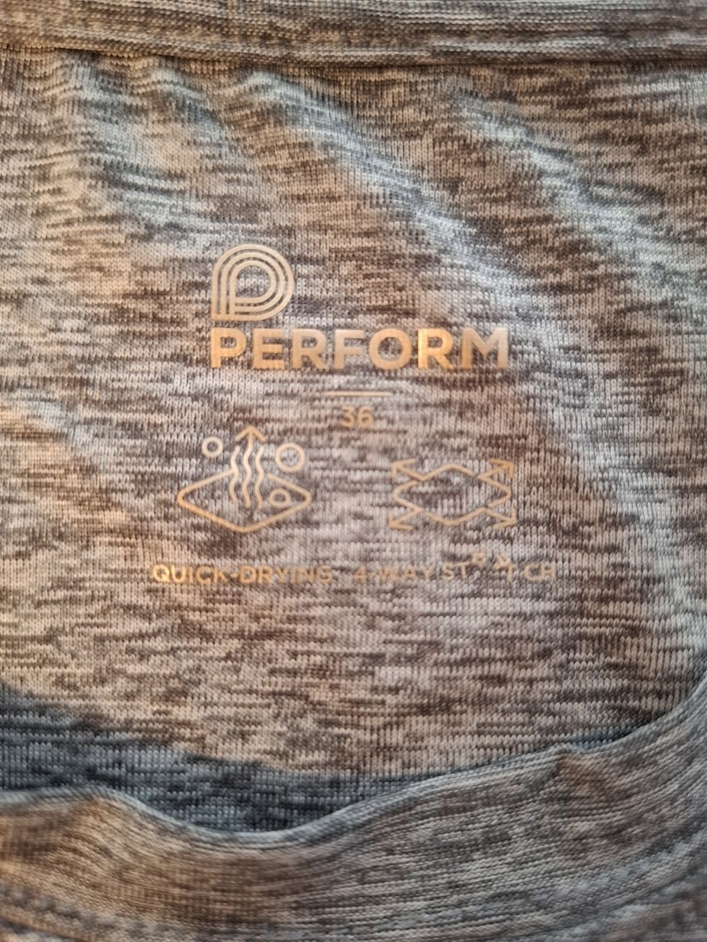Peak Performance T-shirt: Sport T-Shirt Perform, Grau, Gr. 36 – Usato da Basel venduto da pamsi357 1