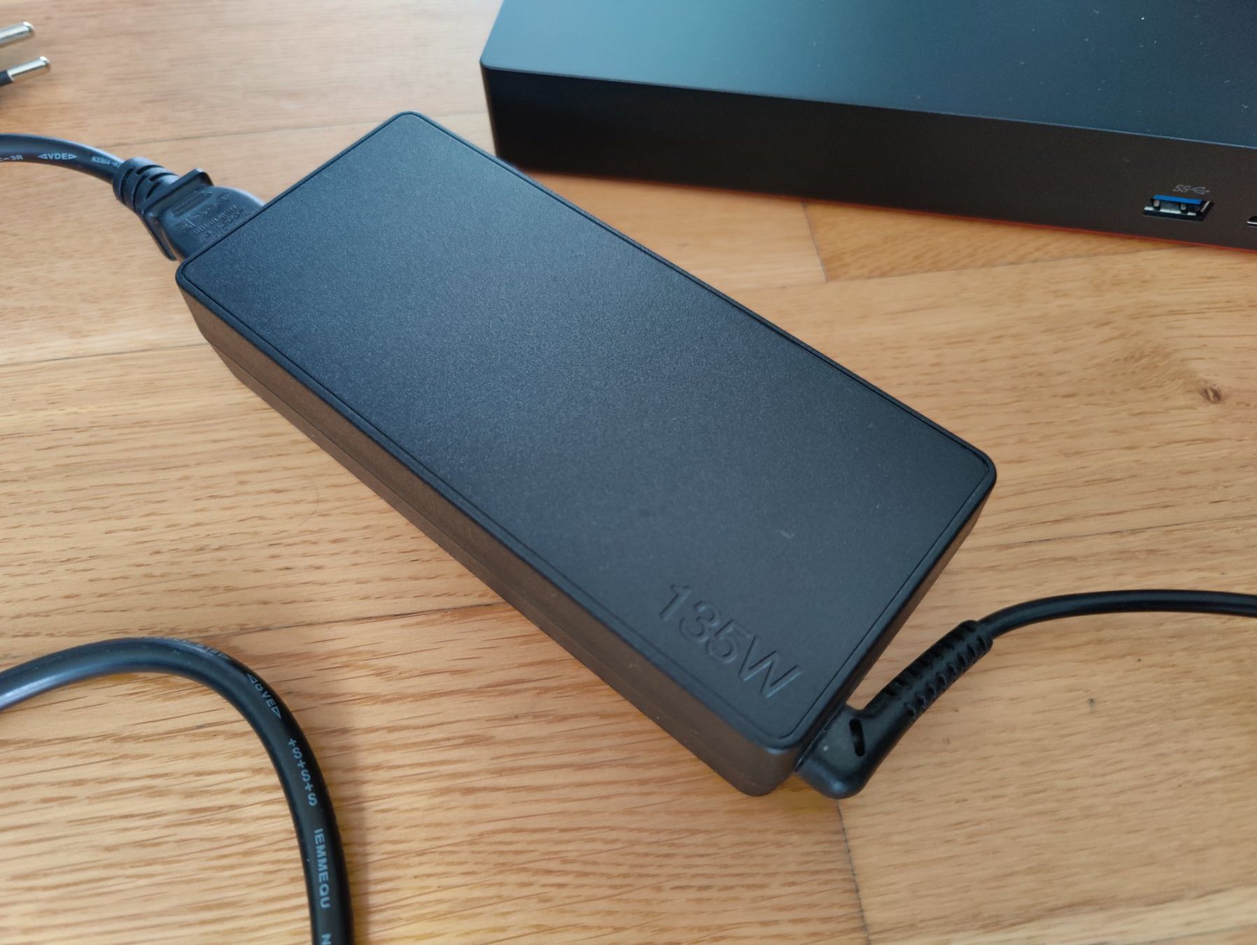 Lenovo Docking station: Lenovo ThinkPad Thunderbolt 3 Workstation Dock Gen 2 – Usato da Zürich venduto da Jimmygimmick 1