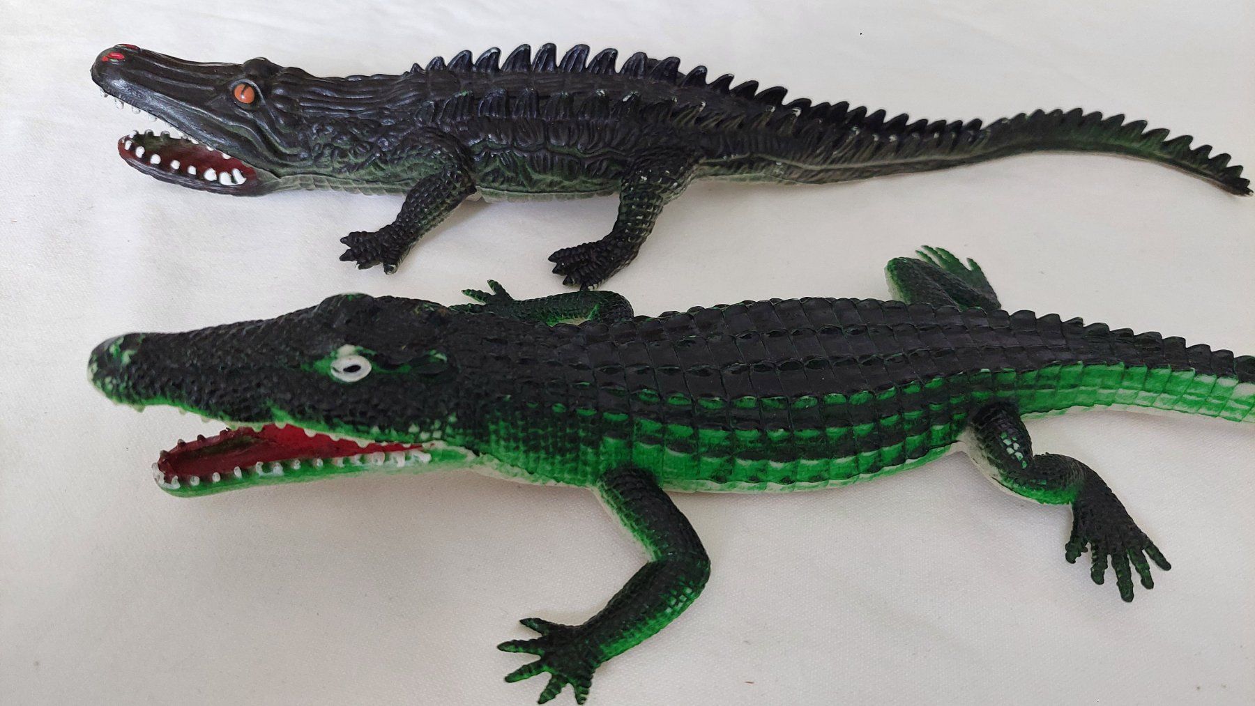 Spielzeuge: 2 grössere Krokodile – Gebraucht aus Uitikon Waldegg von Smeragol 1