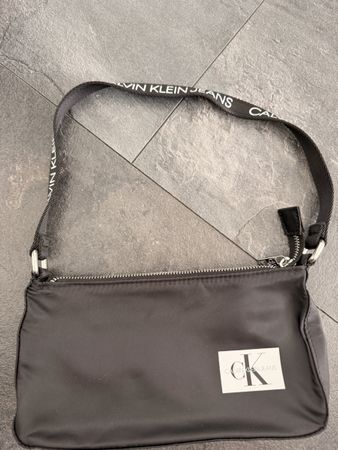 Calvin Klein Jeans Handtasche schwarz neuwertig