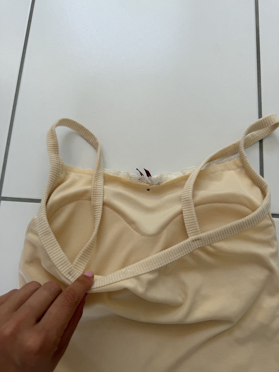Brandy Melville Top: Brandy Melville Top – Usato da Schmerikon venduto da 80zz08 3