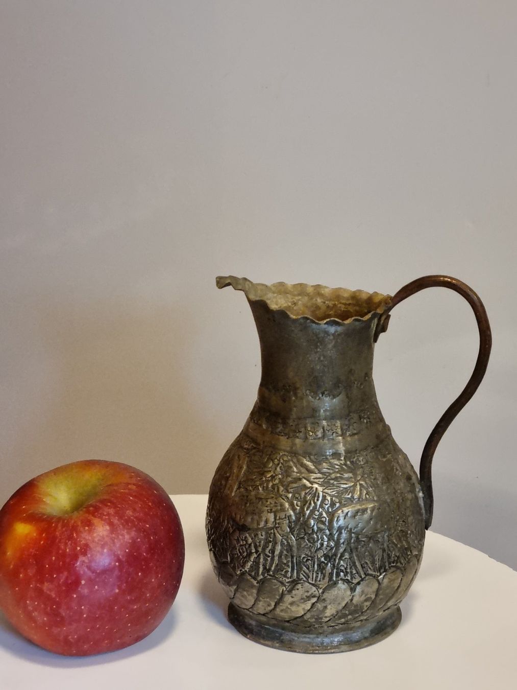 Caraffe: Alter orientalischer Messingkrug handgraviert – Usato da Scharnachtal venduto da devin03