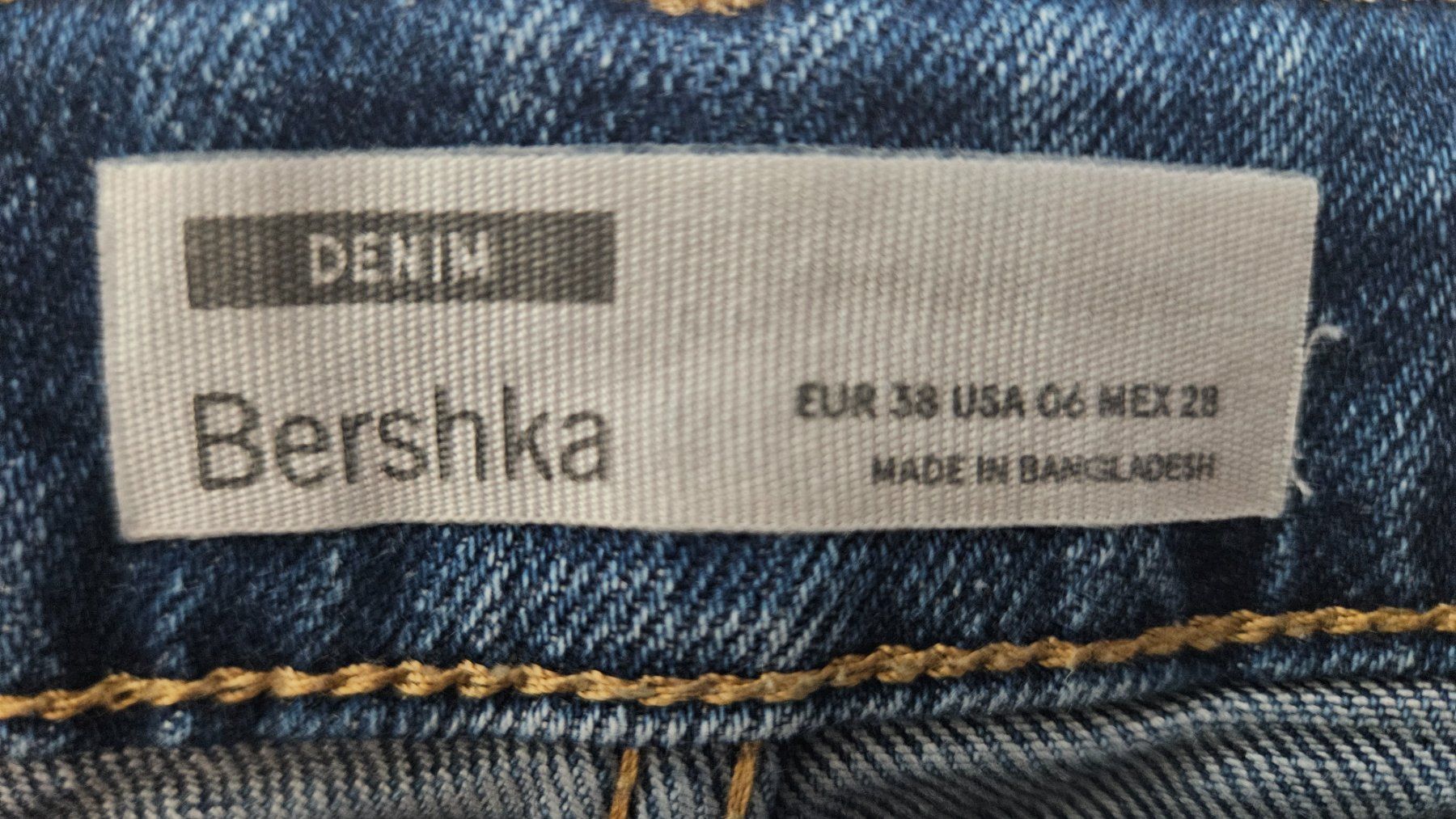 Bershka Jeans: Jeans-Shorts Denim – Gebraucht aus Münchenbuchsee von Yothu 2