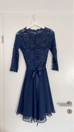 Elegantes, Dunkelblaues Kleid mit Spitze, Grösse S