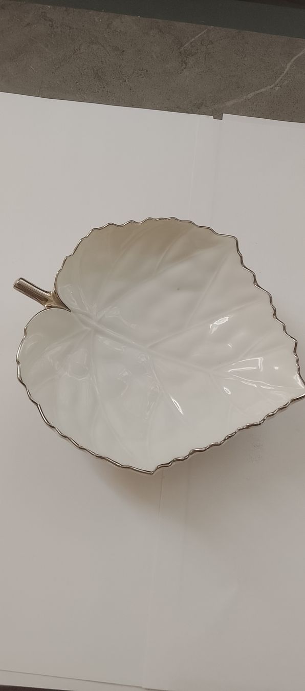 Alle Dekorationen: Deko Schale Blatt weiss mit Silberrand – Gebraucht aus Oberriet SG von snj_bjb7 4