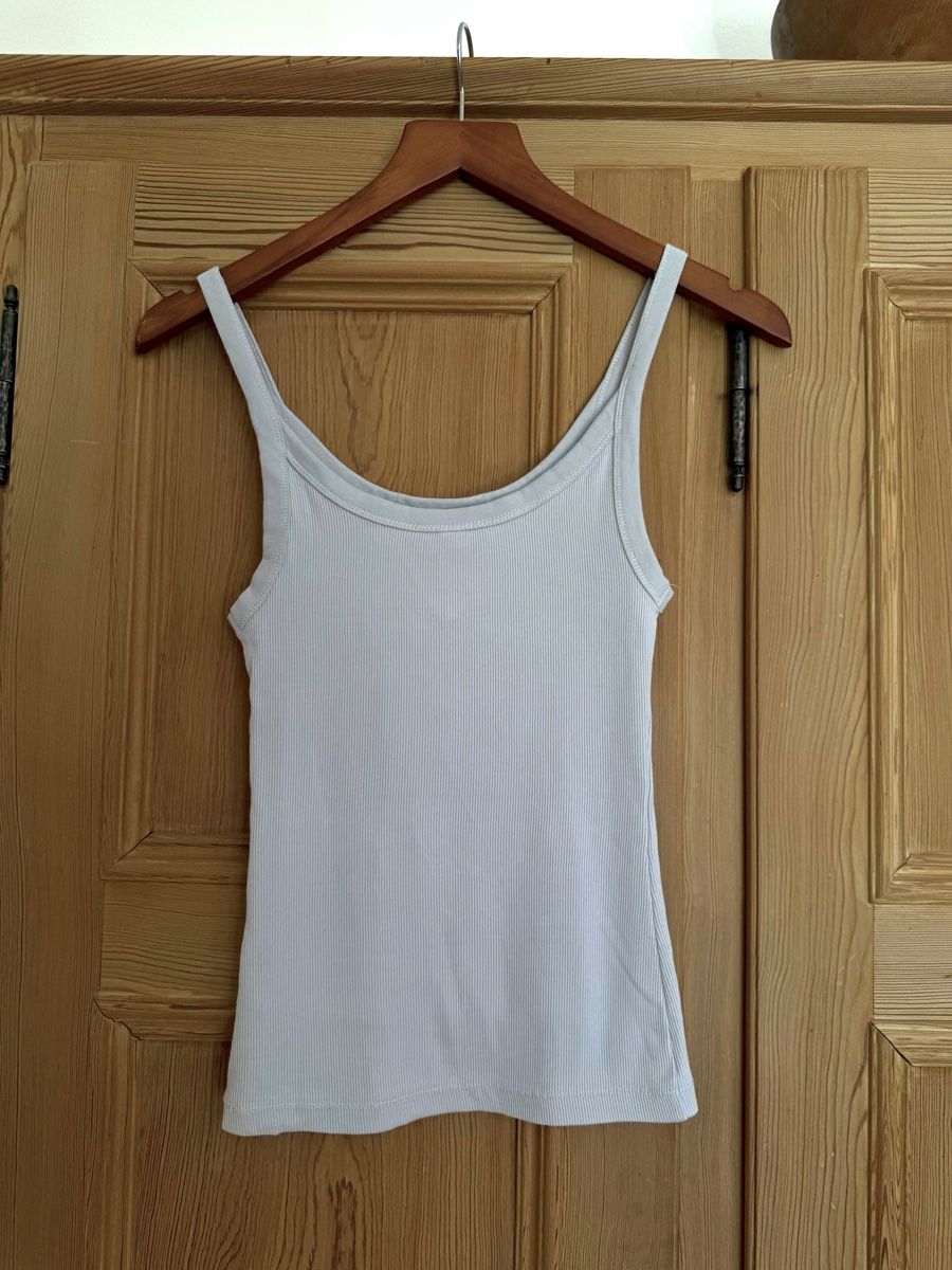 H&M Top: H&M Tank Top Hellblau Gerippt | XS – Usato da Samedan venduto da K7kgh 2
