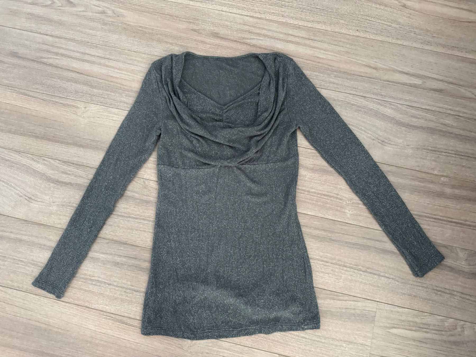 Tops: Elegantes Oberteil grau mit Glitzer Gr. M – Gebraucht aus Bonstetten von VCLS