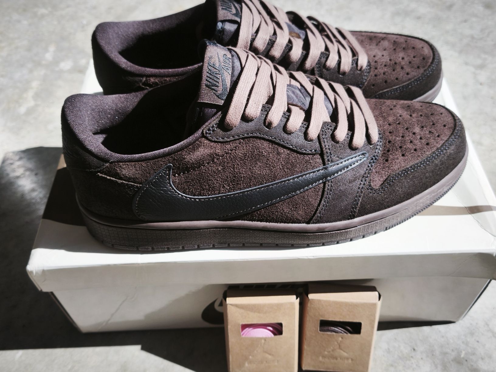Jordan Herrenschuhe: Jordan 1 low Travis Scott velvet brown – Neu (gemäss Beschreibung) aus Zofingen von VolNa
