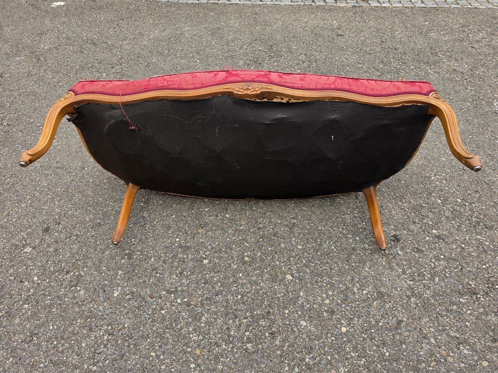 Divani: Restaurationsbedürftiges Sofa, antik, Holzgestell, rot  – Usato da Mettlen venduto da elios0888 8