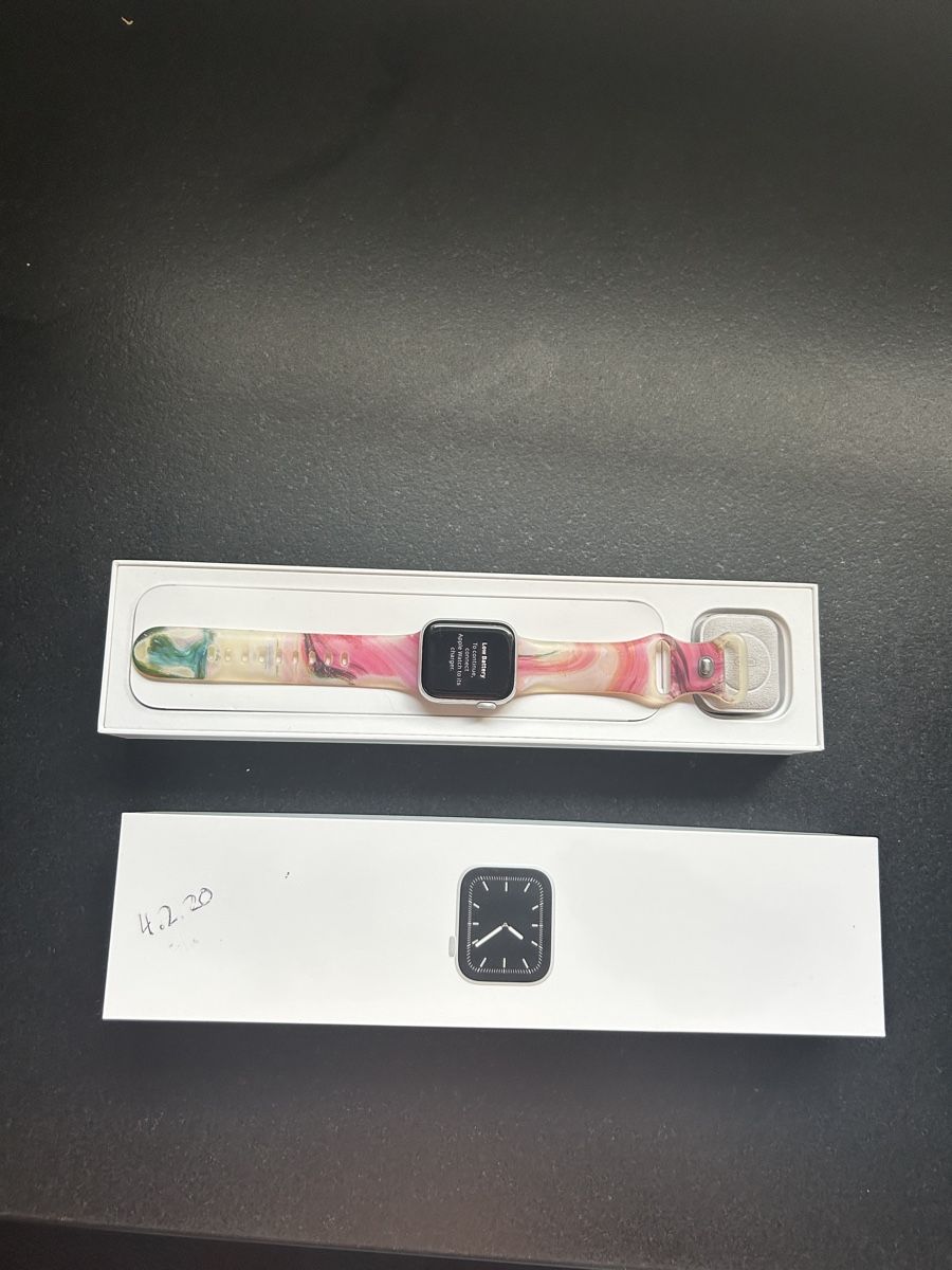 Apple Smartwatch: Apple Watch Series 5 40mm Silber Aluminium Case – D'occasion à Brislach par gre_t5pb 2