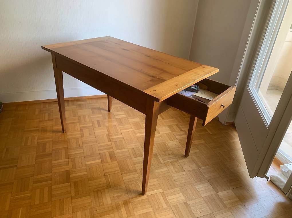 Tables: Table bureau fribourgeois – D'occasion à Lausanne par jso_lm6q 2