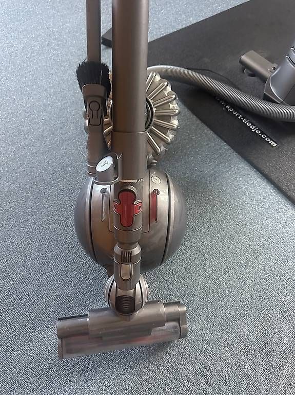 Dyson Aspirapolveri & Accessori: Dyson Cinetic DC52 Animal Complete – Usato da St. Gallen venduto da Goldacherin