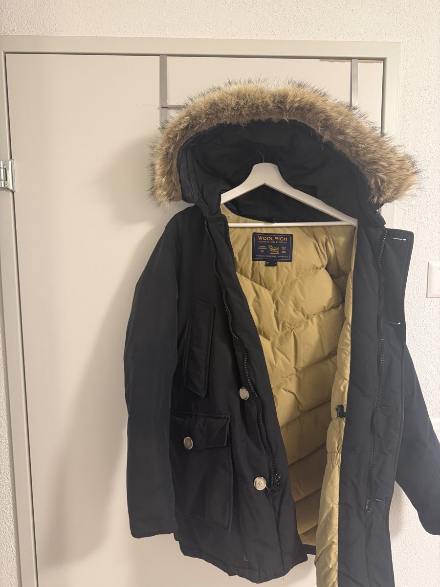Woolrich Giacche: Woolrich Winterjacke mit Echtfell – Usato da Zürich venduto da kadir58