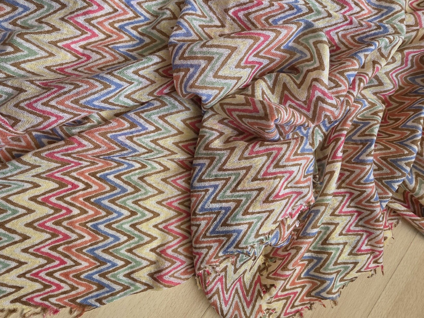 Hemisphere Foulards, Tücher & Schals: HEMISPHERE SCHAL BUNT – Gebraucht aus Adlikon von jahr01 1