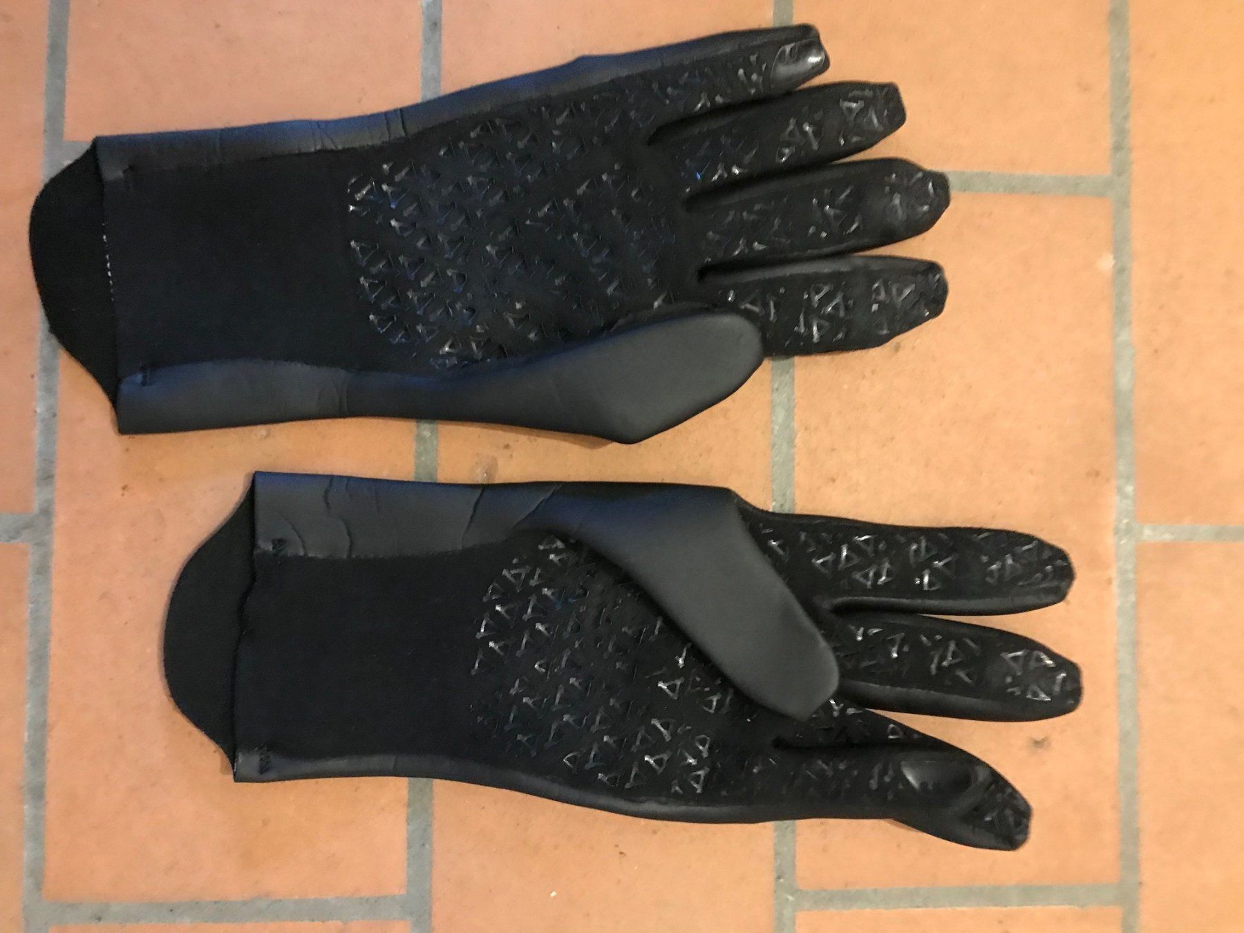 Guanti & manicotti: XCEL 2.0 Surfhandschuhe. Grösse M. – Nuovo (secondo la descrizione) da Zürich venduto da changel_8 1