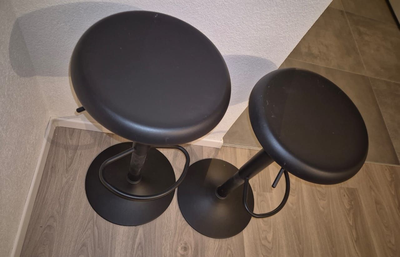 Hocker: Stool/Tabouret noir – Gebraucht aus Basel von M.Ben 1
