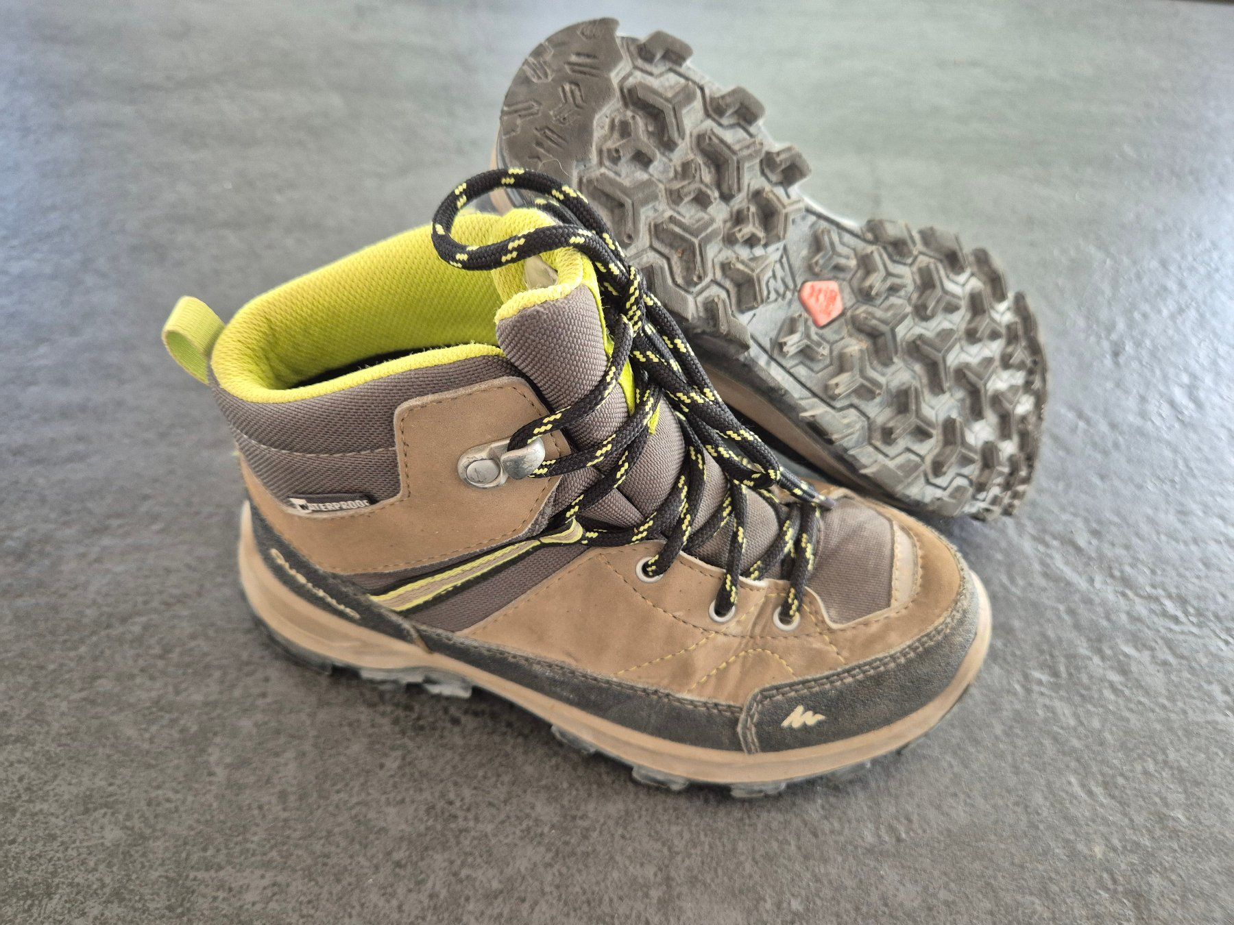Decathlon Chaussures garçon: Wanderschuhe Grösse 33 Quechua – D'occasion à Wittenbach par MOW9