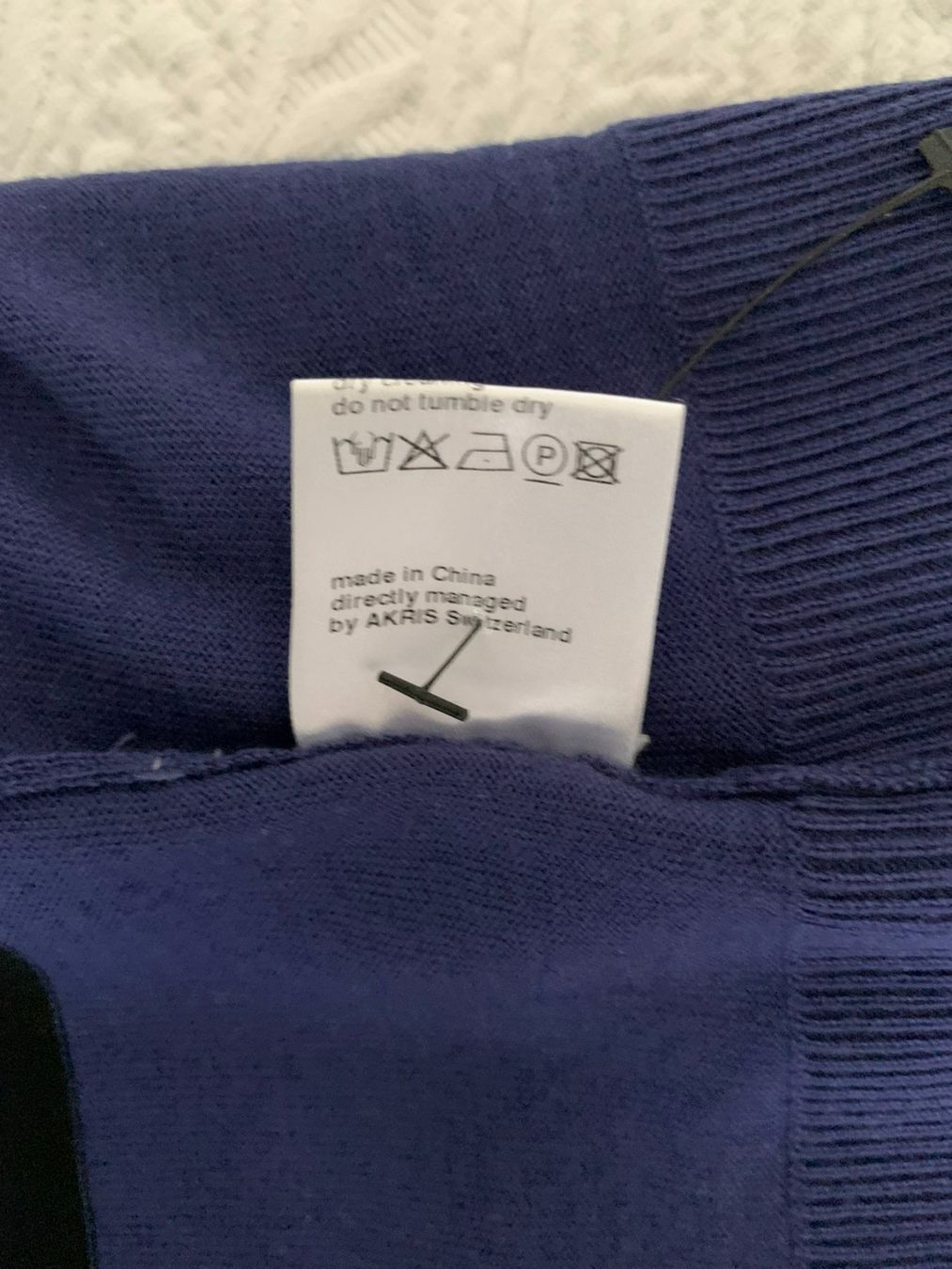 Akris Maglioni & Felpe: AKRIS: Edler schwarz/blau gestreifter Pullover, 38 – Nuovo (secondo la descrizione) da Luzern venduto da paulablue 8