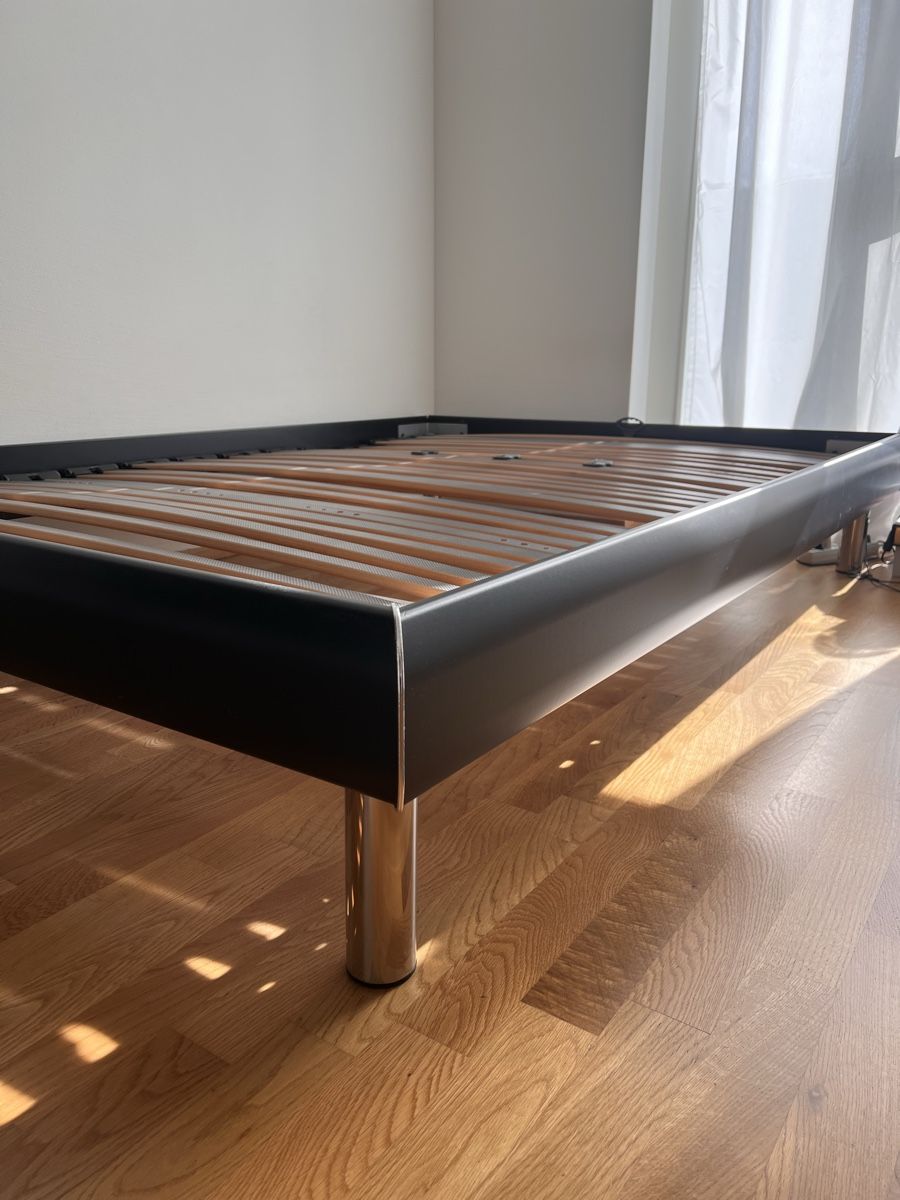 Lits: Bettgestell mit Lattenrost 150x200cm – D'occasion à Glattpark (Opfikon) par Fabiobuscheli 1