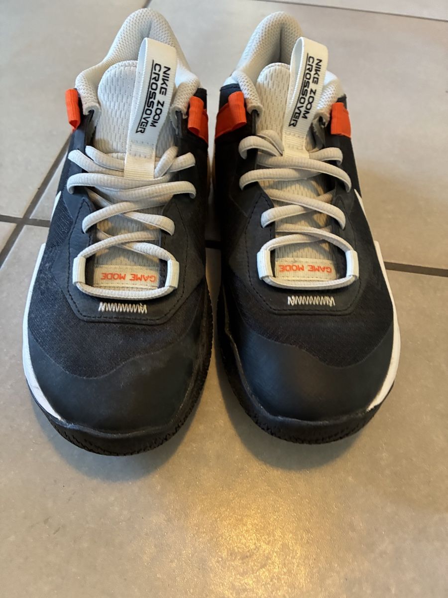 Nike Scarpe per ragazzi: Nike Basketballschuh Gr.36.5 – Usato da Thun venduto da Cypresses