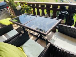 Balkon-Set aus Rattan Tisch, 4 Stühle und Bank 