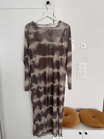 Langes Kleid mit Muster von Neo Noir