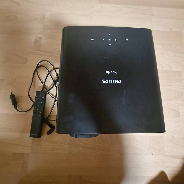 Philips Videoprojektoren: Philips NeoPix 730 Beamer inkl. Leinwand mit Ständer – Gebraucht aus Grafstal von Leednow 3