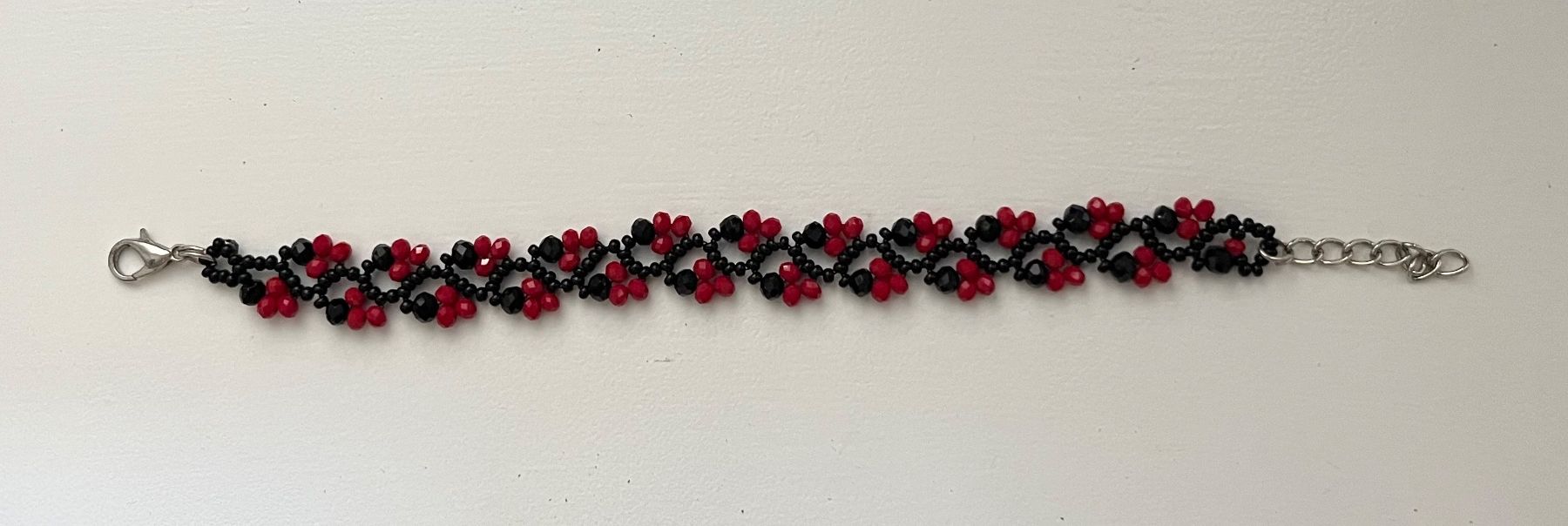 Bracciali & Braccialetti: Armkette schwarz / rot Gothic Blumenranken – Usato da Arboldswil venduto da Sonnenelfe