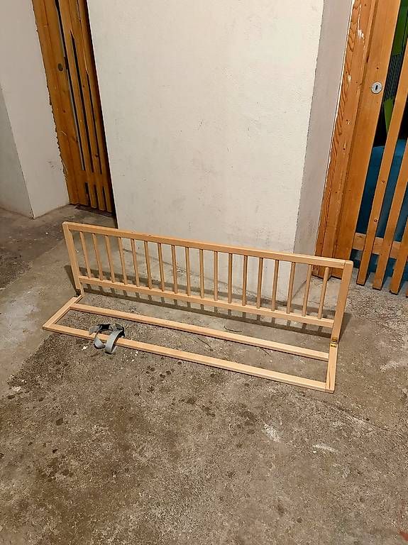 Lauf- & Sicherungsgitter: Bettgitter aus Holz  klappbar – Gebraucht aus Basel von TineDittmar