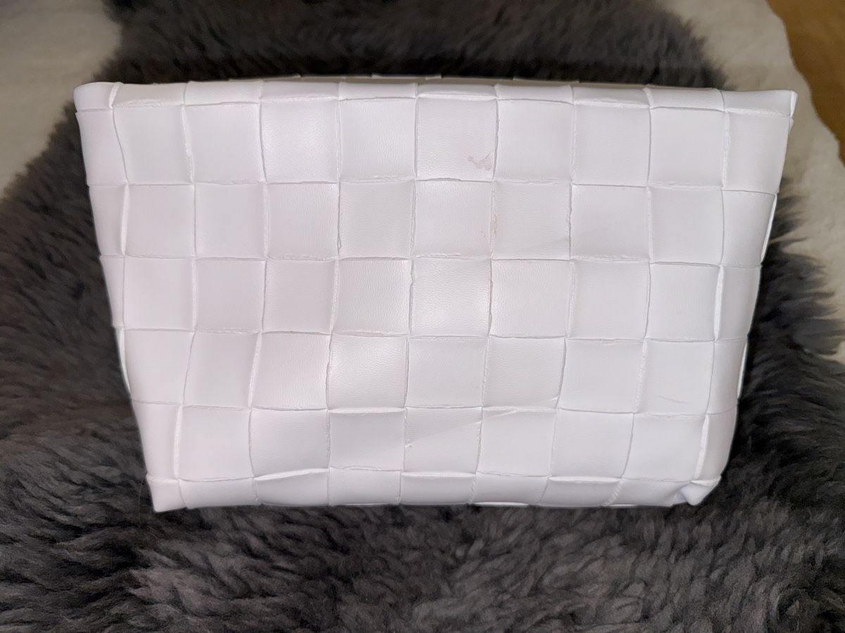 Victoria's Secret Borse: Victoria's Secret White Cosmetic Bag – Nuovo (secondo la descrizione) da Heerbrugg venduto da ines_lopez 1