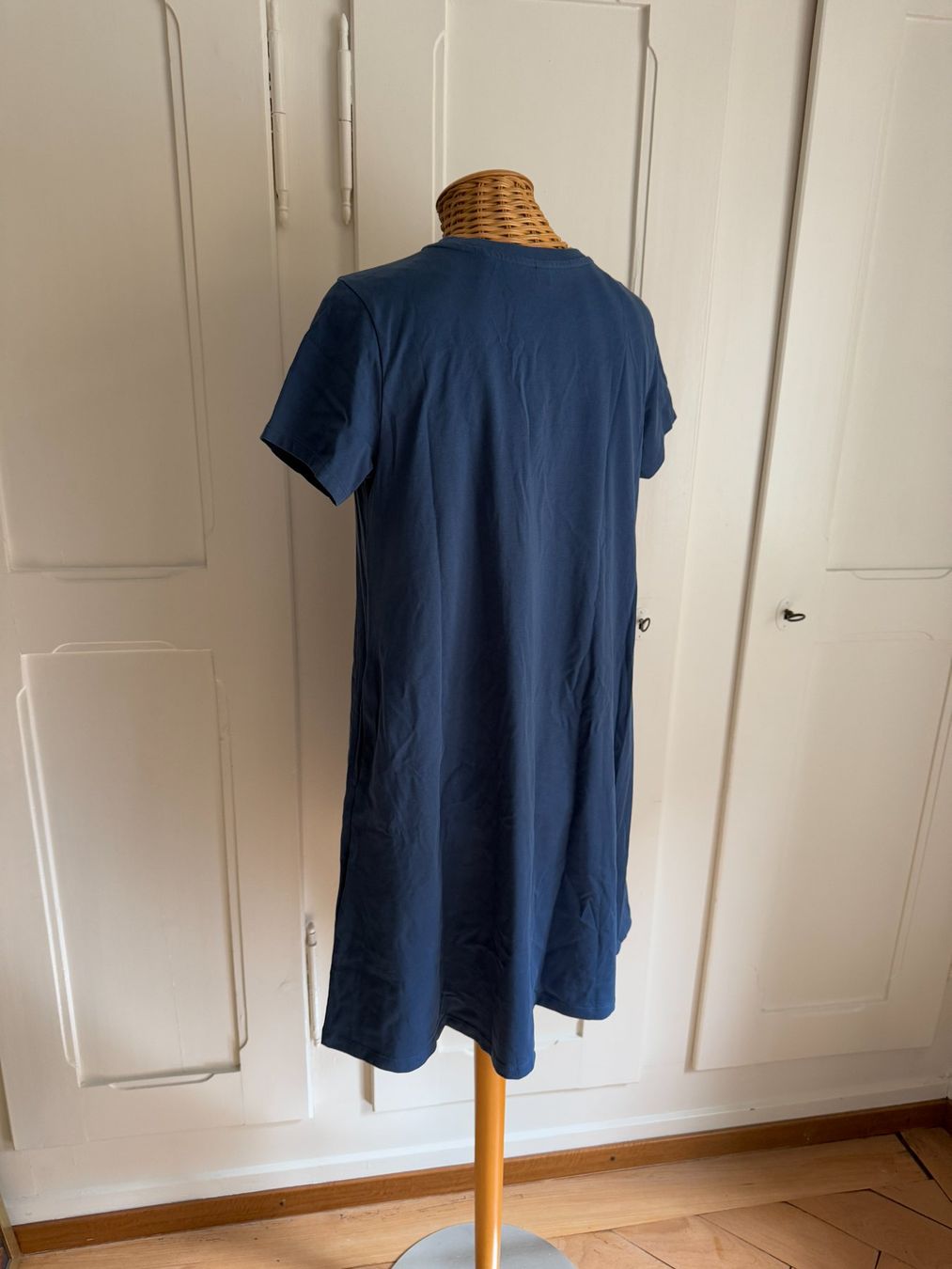 Uniqlo Robes: UNIQLO - Kleidchen blau schwingend S – D'occasion à Zürich par Diazaio 2