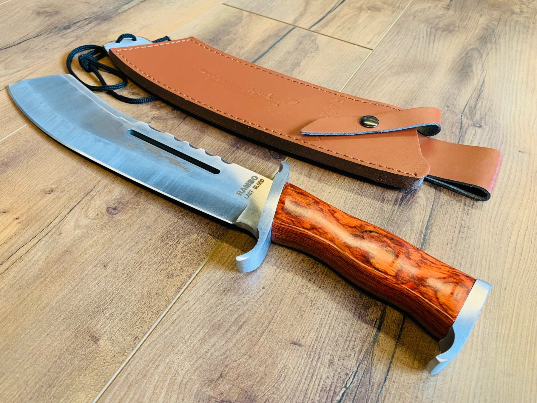 Accessori: Rambo Tactical Survival Messer 43cm – Nuovo e nell'imballaggio originale da Bergdietikon venduto da shopAgent 1