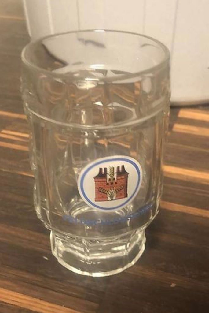 Feldschlösschen Gläser: Vintage Feldschlösschen Bierkrug aus Glas – Gebraucht aus Basel von anna123456789