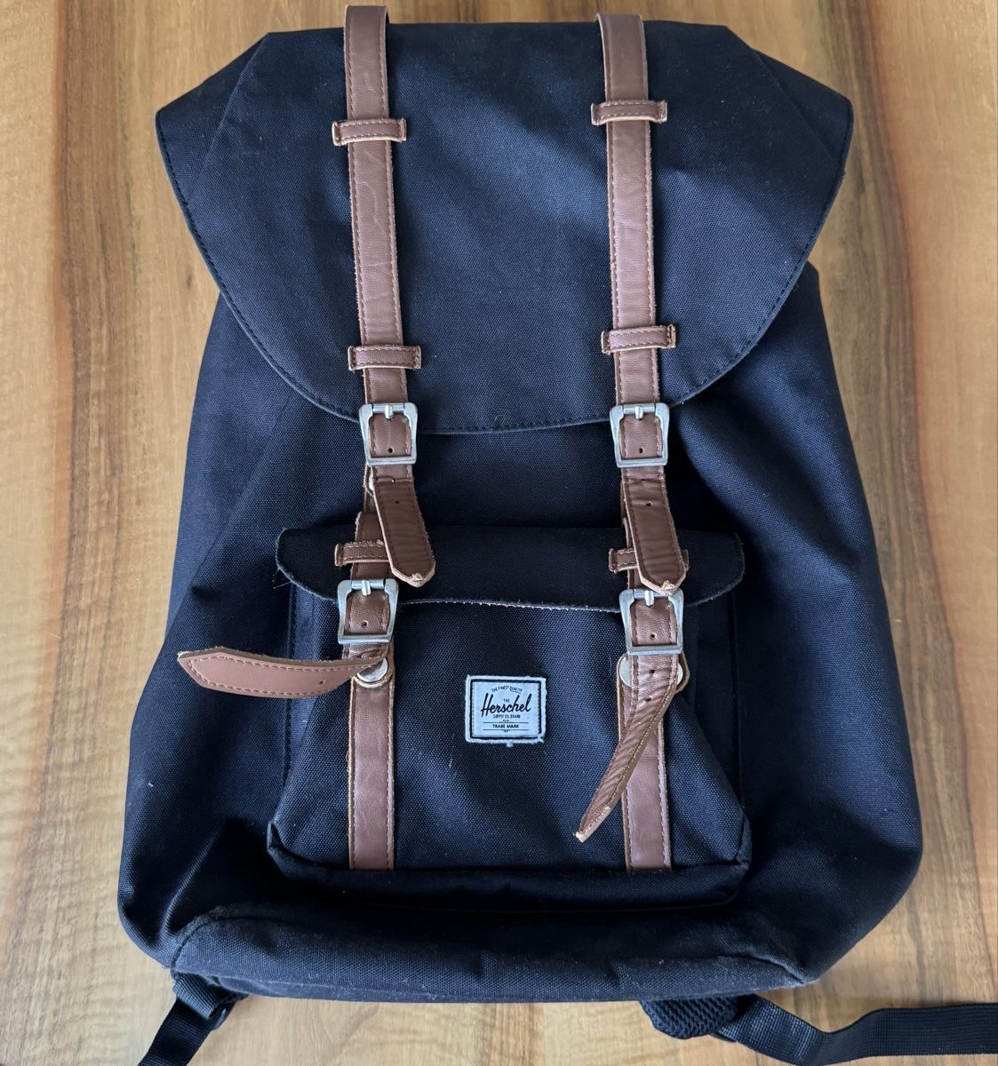 Herschel Zaini: Stylischer Herschel Rucksack schwarz – Usato da Emmenbrücke venduto da Florentina27